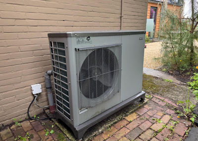 Nibe F2040: Hoeveel geluid maakt deze warmtepomp en wat kun je hieraan doen?